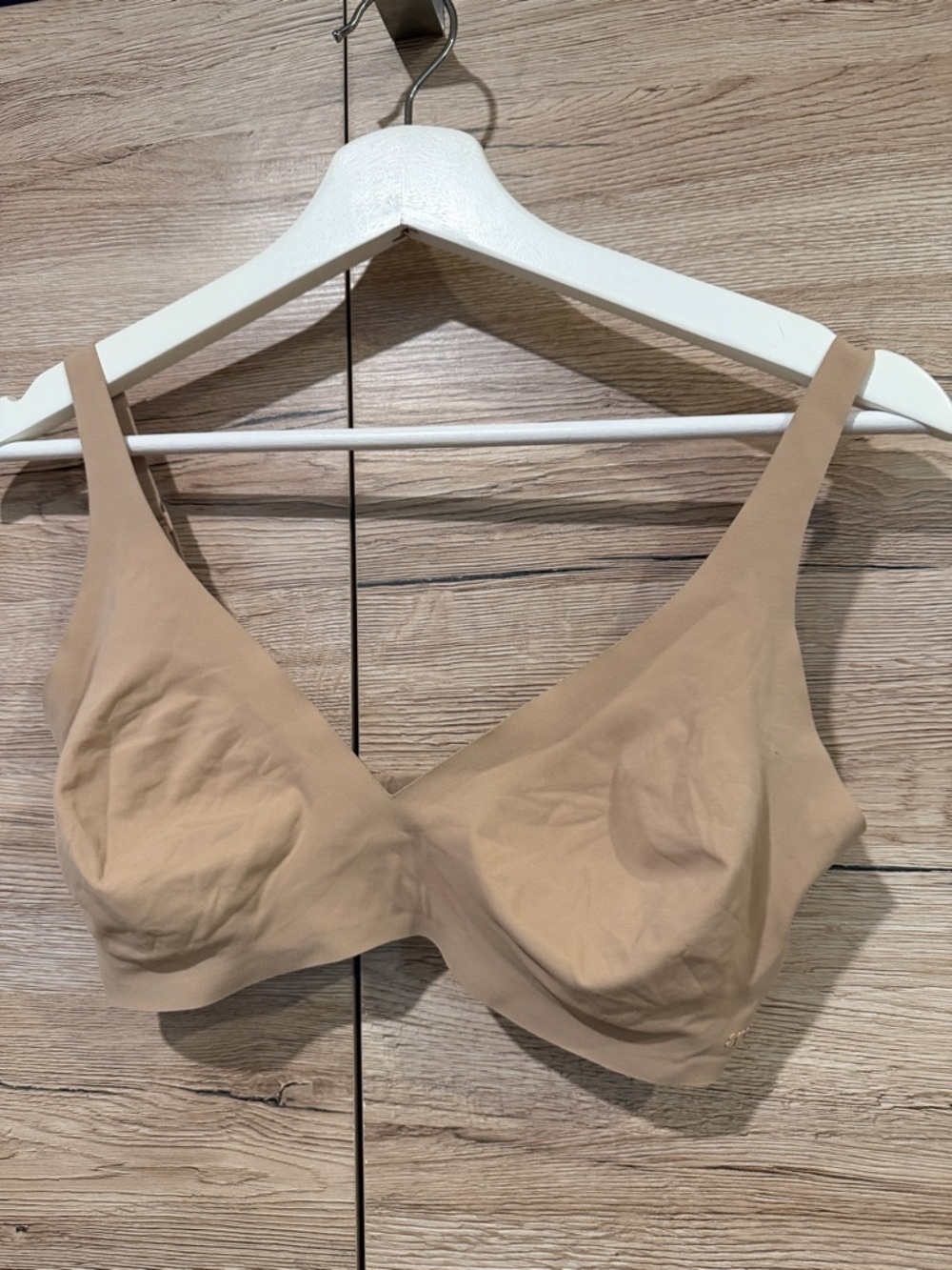 SKIMS Nude Seamless Wireless Bra in Sand